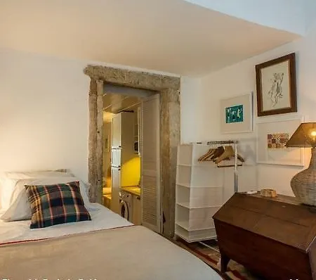 Delightful Patio Flat * Lisbon